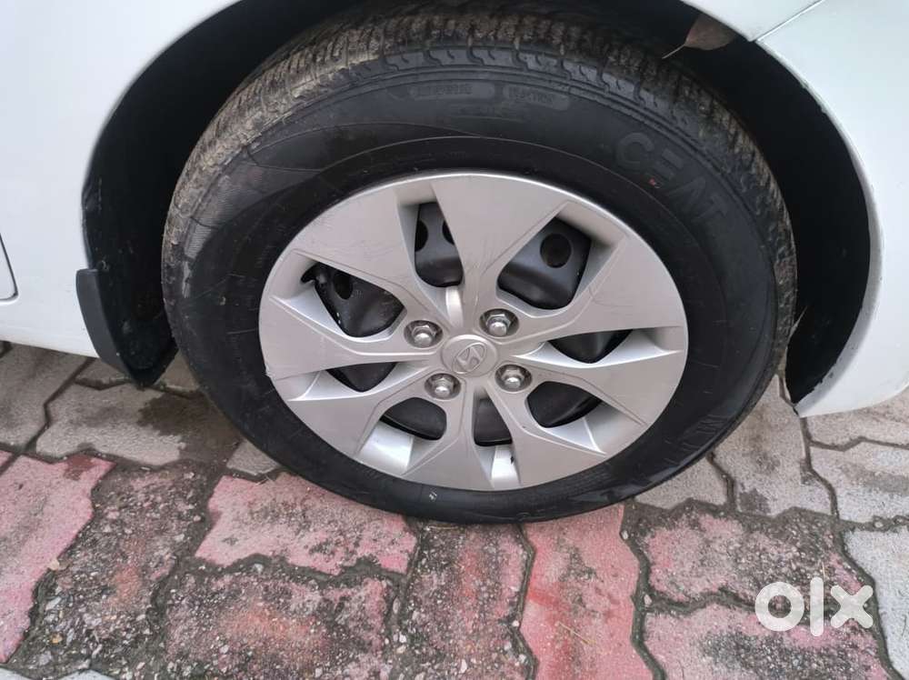 Hyundai Xcent 1.2l Kappa Dual Vtvt 5-speed Manual Base, 2015, Petrol