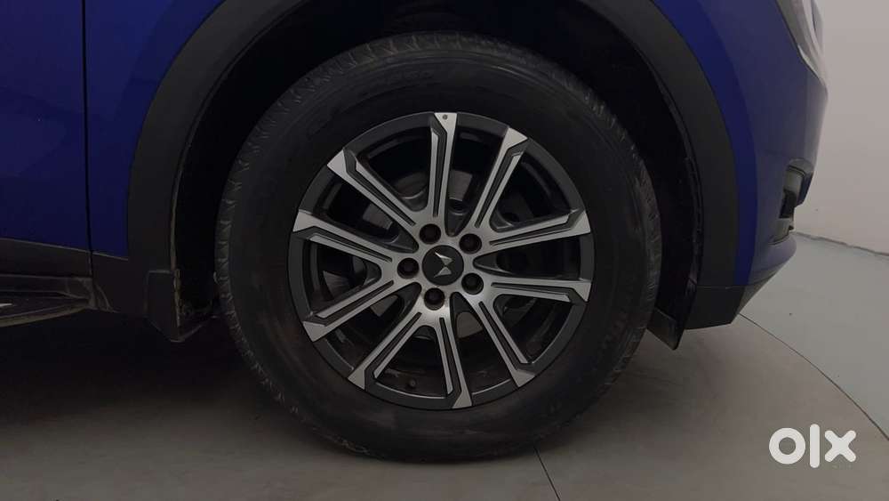 Mahindra Xuv700 2.0 Ax 7 Petrol Mt Str, 2022, Petrol