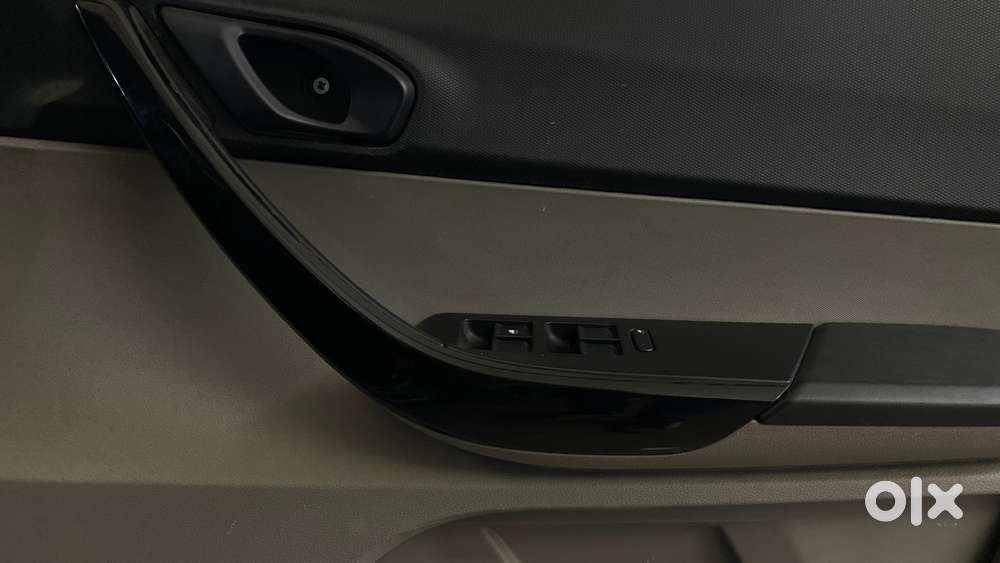 Tata Tiago 1.2 Revotron Xt, 2017, Petrol