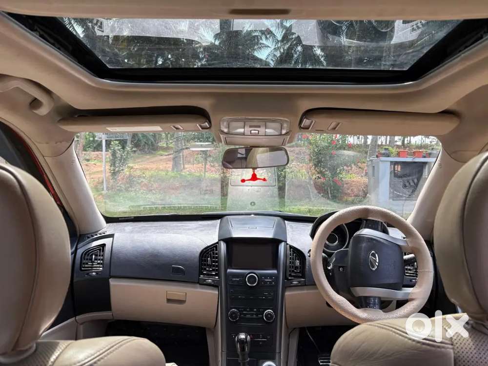 Xuv 500 W10 (top Model With Sunroof) Well Maintained