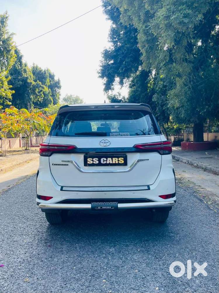 Toyota Fortuner Legender