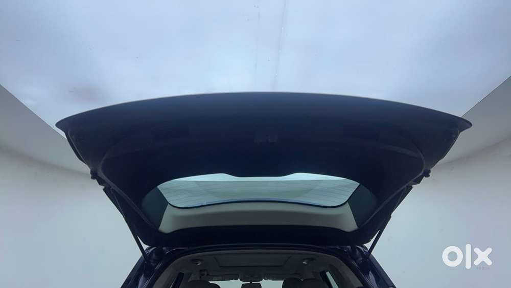 Mahindra Xuv700 2.0 Ax 5 Petrol Mt Str, 2022, Petrol
