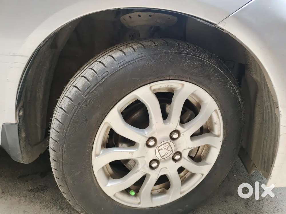 New Tyre, Battery, Leather Seat Cover Com Insurance Idv 3.27 Lakh