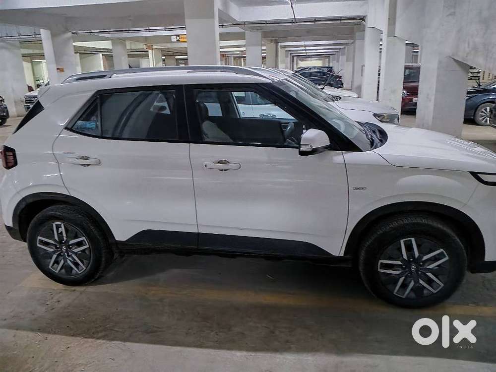 Vanue 2024 Model Turbo Dct Petrol Automatic