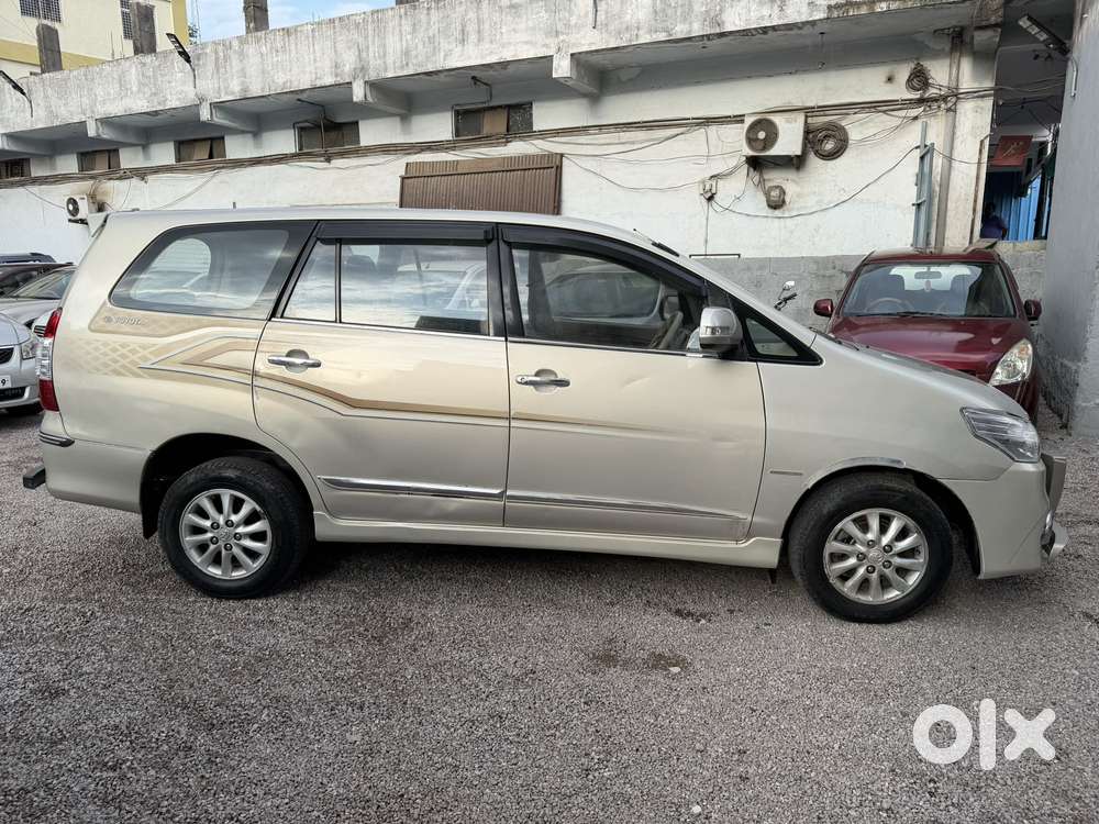 Toyota Innova 2.5 Vx 7 Seater Bs Iv, 2014, Diesel
