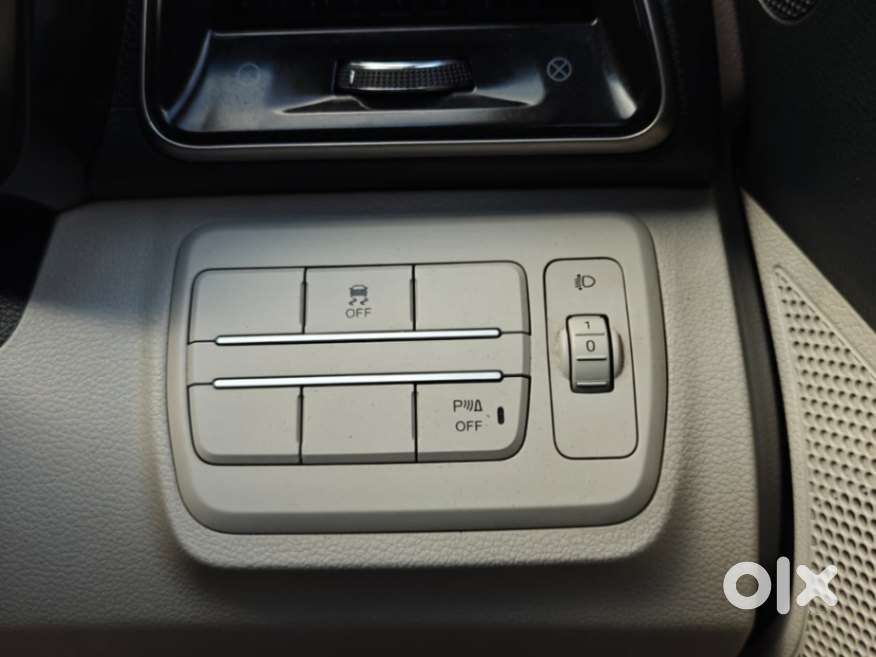 Mahindra Xuv300 W8 (o) 1.5 Diesel Amt, 2022, Diesel