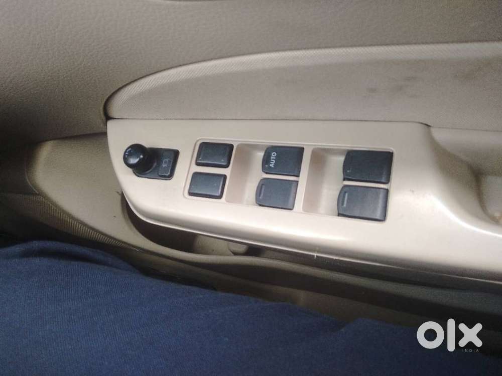 Maruti Suzuki Swift Dzire 1.2 Vxi Bsiv, 2016, Petrol