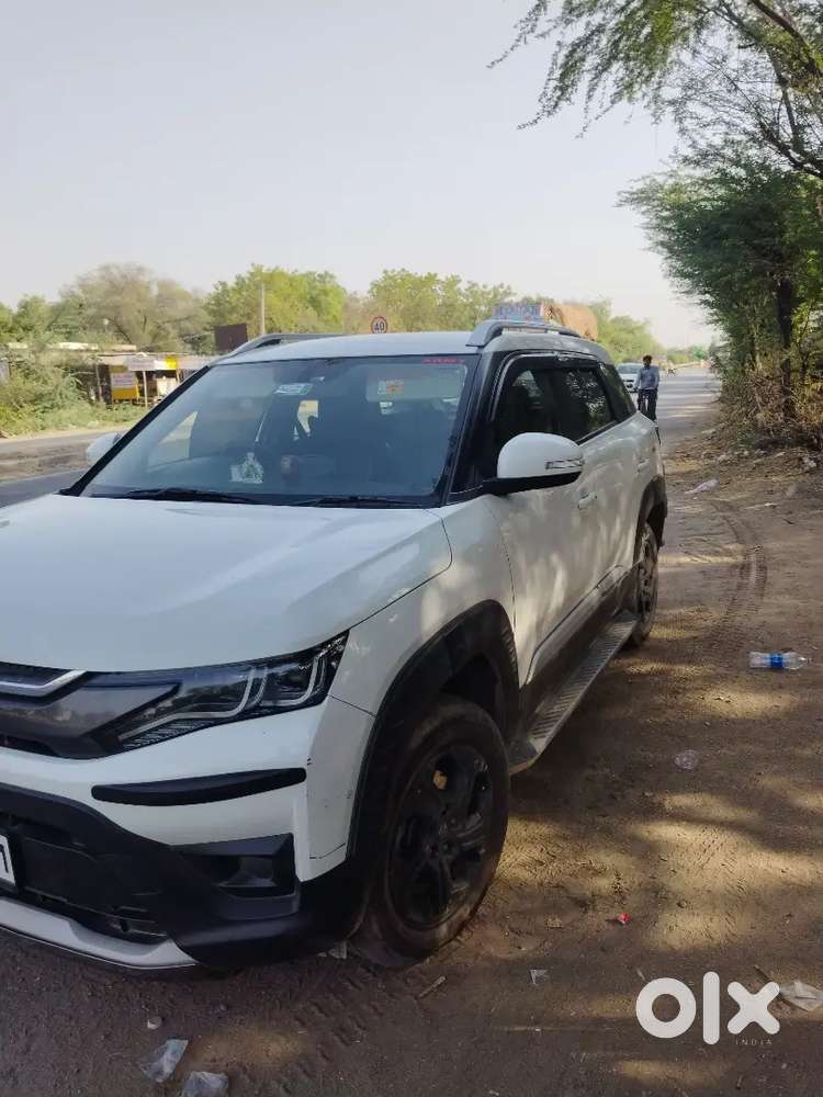 Brezza Zxi Smart Hybrid Petrol 64k Km - Pearl White, Single Owner