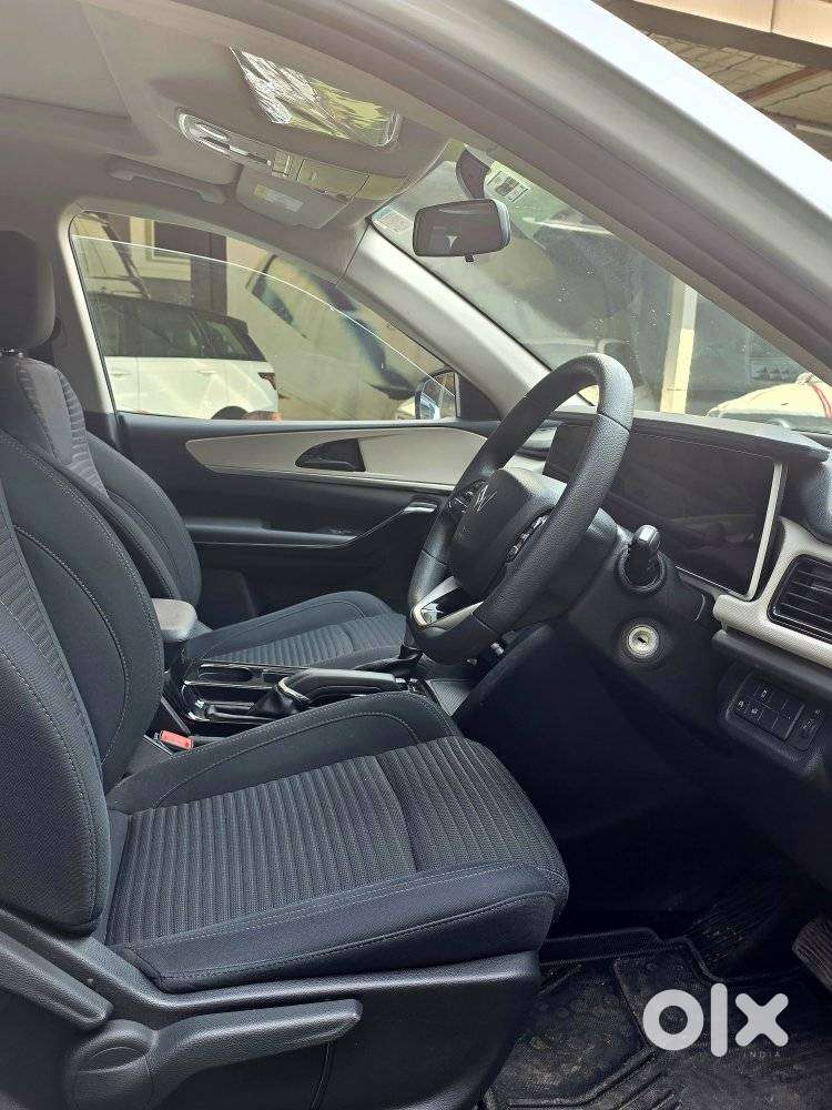 Mahindra Xuv700 2.2 Ax 5 Diesel At 7 Str, 2024, Diesel