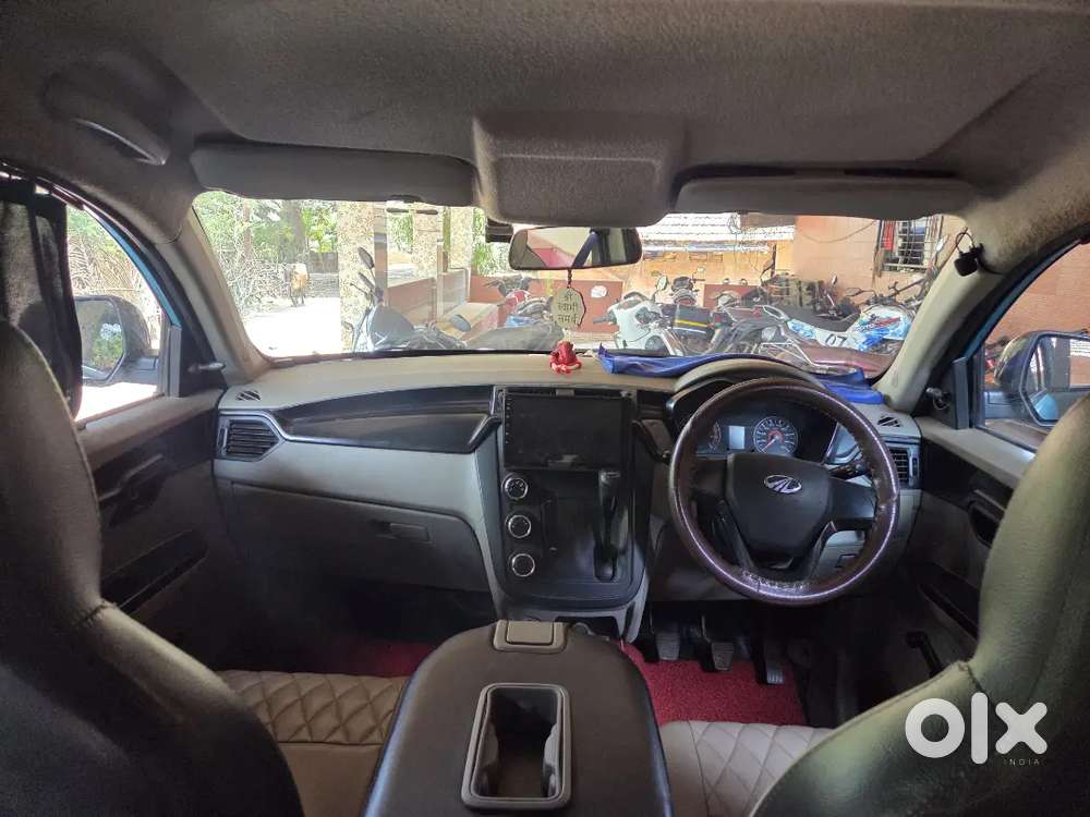 Mahindra Kuv 100