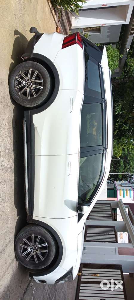 Mahindra Xuv700 Ax7l 6 Str At, 2023, Diesel