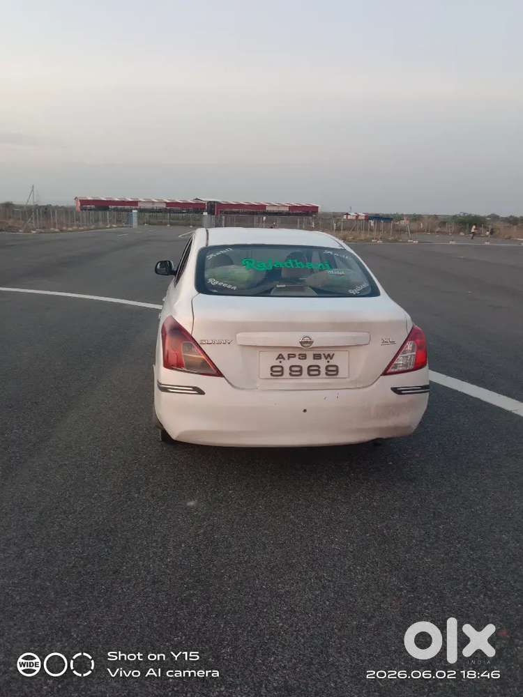 Nissan Sunny 2012