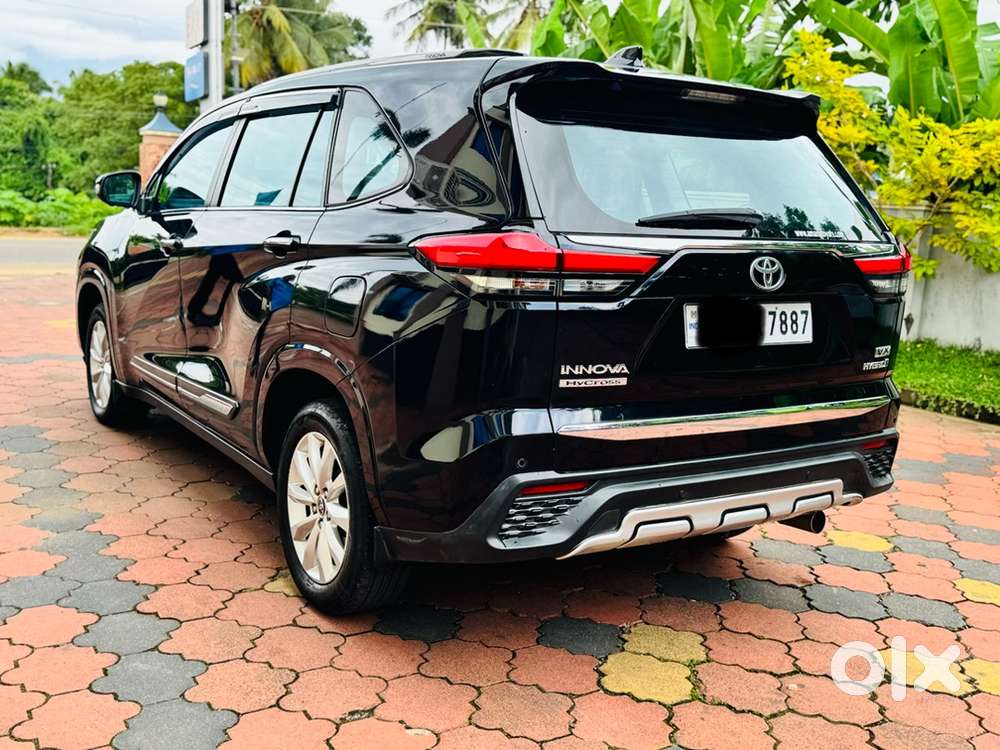 Toyota Innova Hycross Hybrid 2023