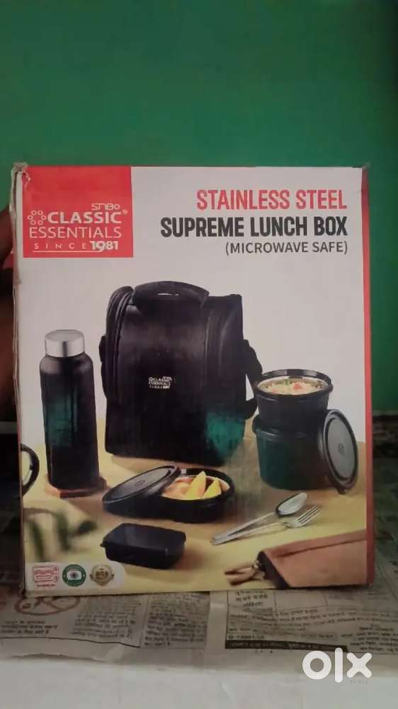 Main lunch box sale kar raha hun usmein Pani Ki botal bhi hai sath mei