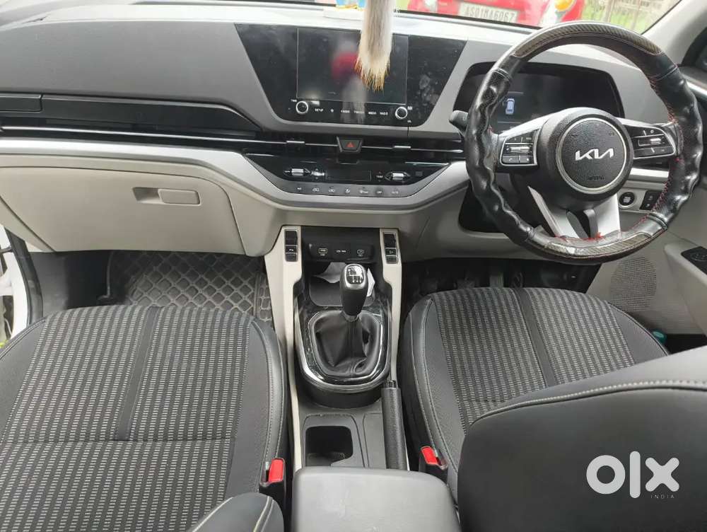 Kia Carens Prestige 2024