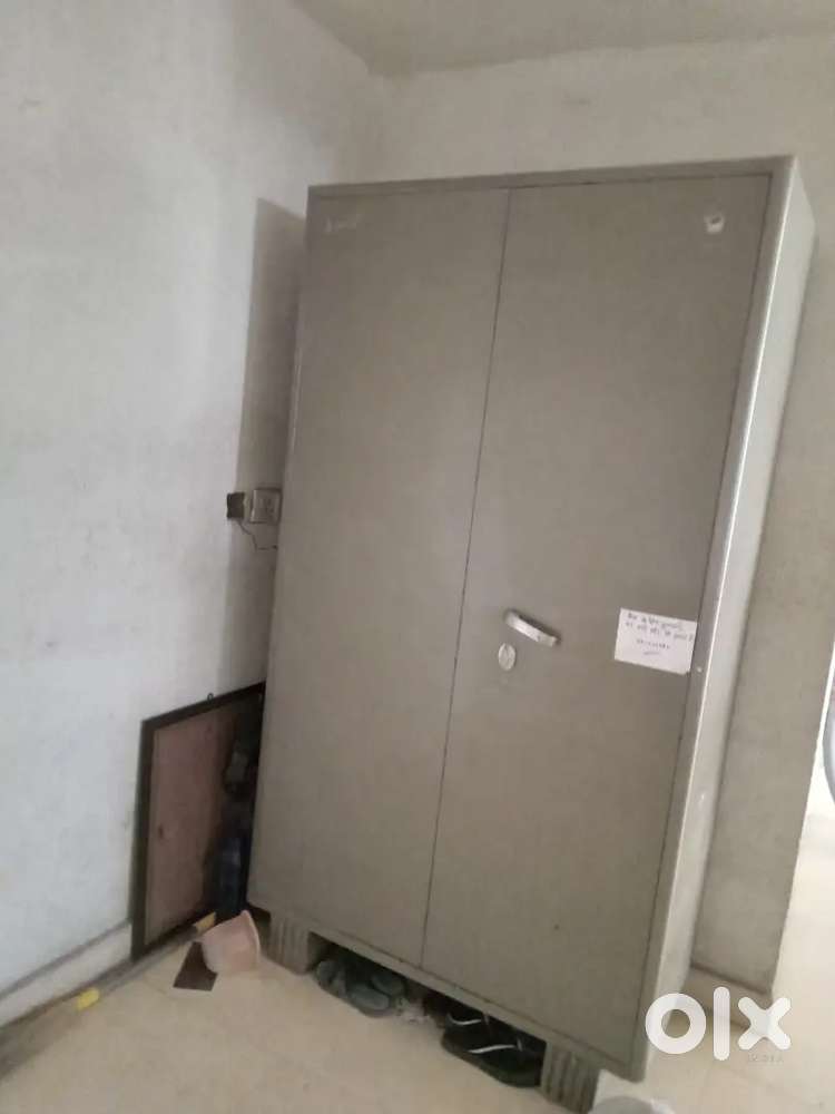Godrej Almirah - Buy & Sell Used Beds & Wardrobes in Paryatan Vihar | OLX