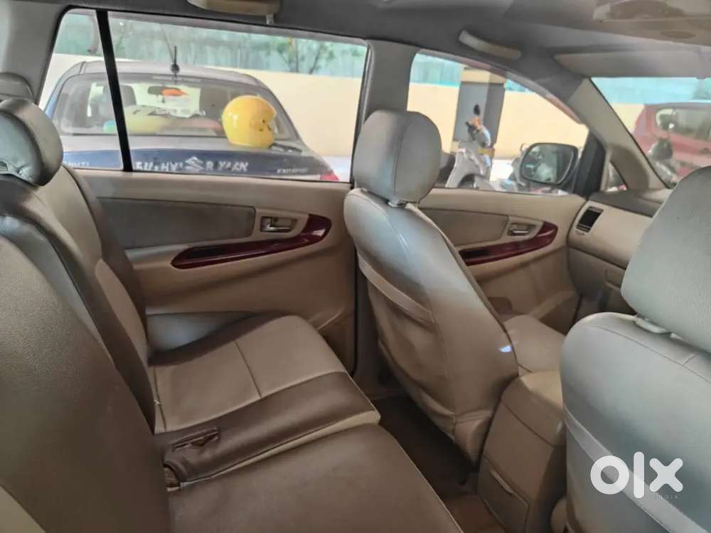 Innova 2006 V 2.5 8 Setter Ac Rear Ac Single Owner Original Paint