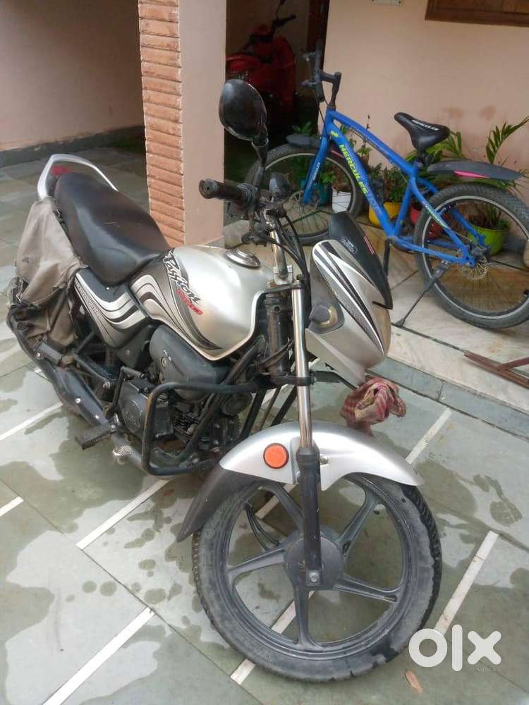 Silver Motorcycle Hero Passion Pro Silver Passion Pro 2011 Model