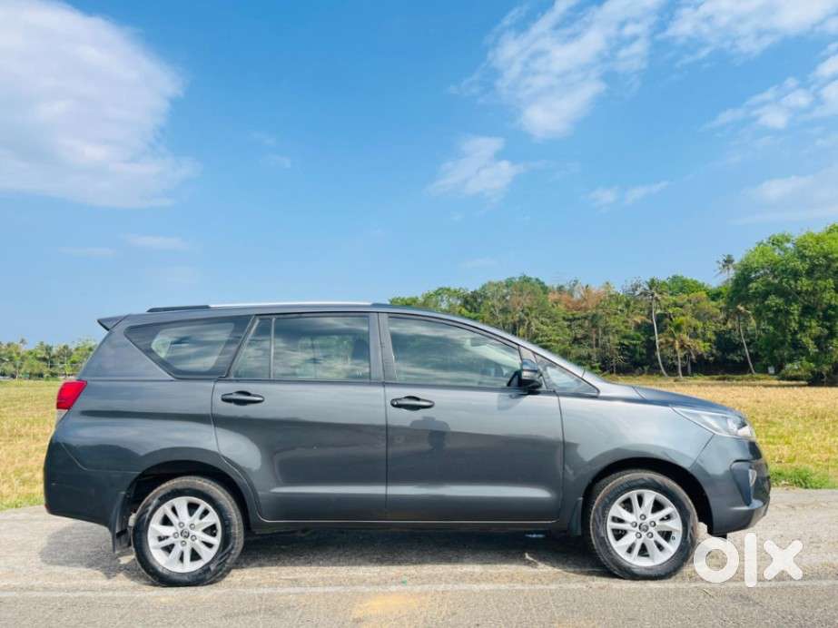 Toyota Innova Crysta 2.4 G Mt 8s, 2017, Diesel