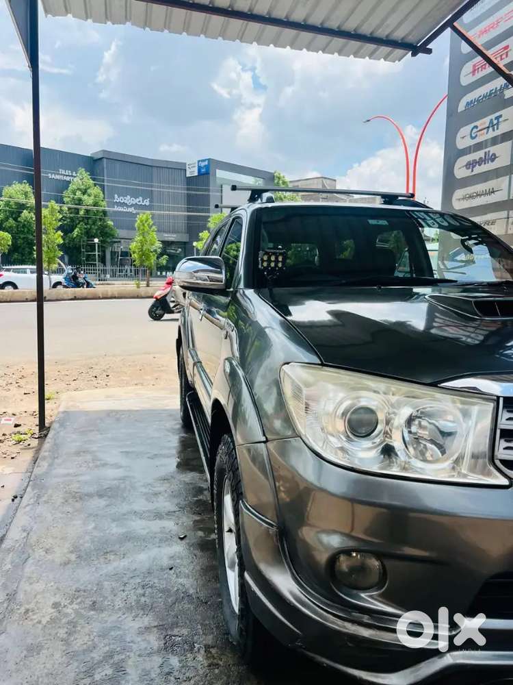 Toyota Fortuner 2011 Diesel 240000 Km Driven