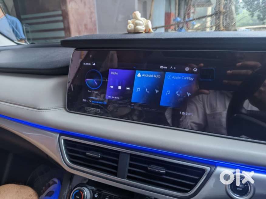 Mahindra Xuv700 2.0 Ax 7 Petrol At Str, 2022, Petrol