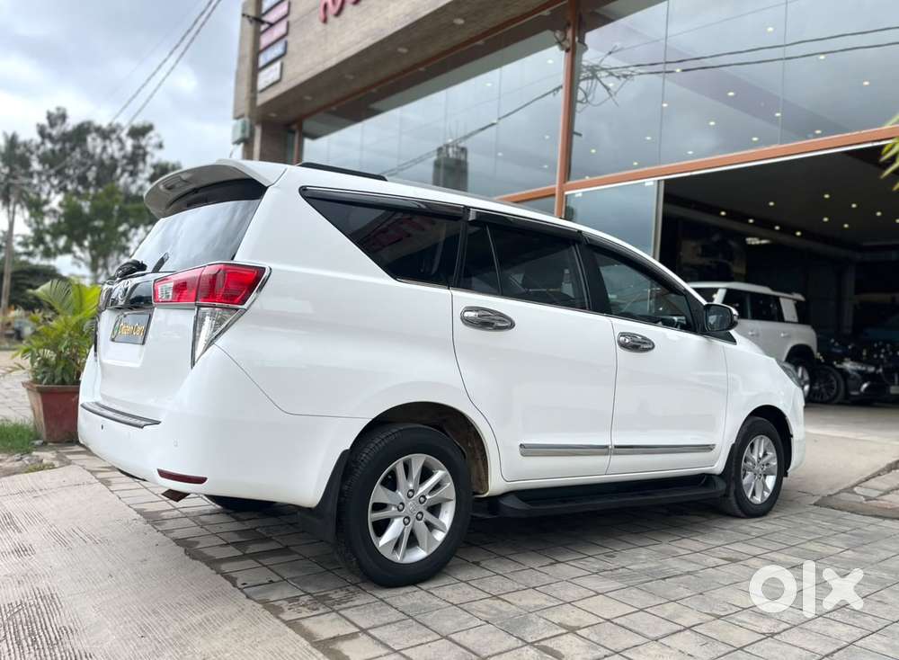 Toyota Innova Crysta 2.4 G Mt 7 Str, 2023, Diesel