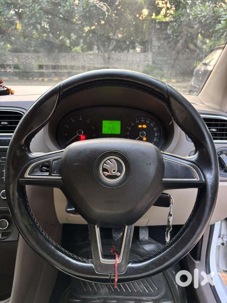 Skoda Rapid Elegance 1.6 Mpfi Mt, 2014, Petrol