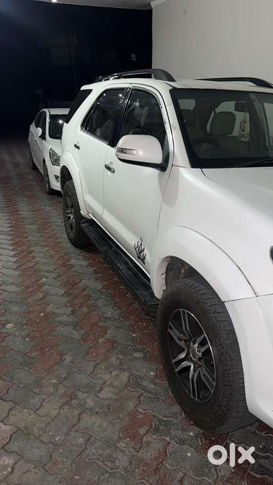 Toyota Fortuner 2012 Diesel 190000 Km Driven Only Whatsapp