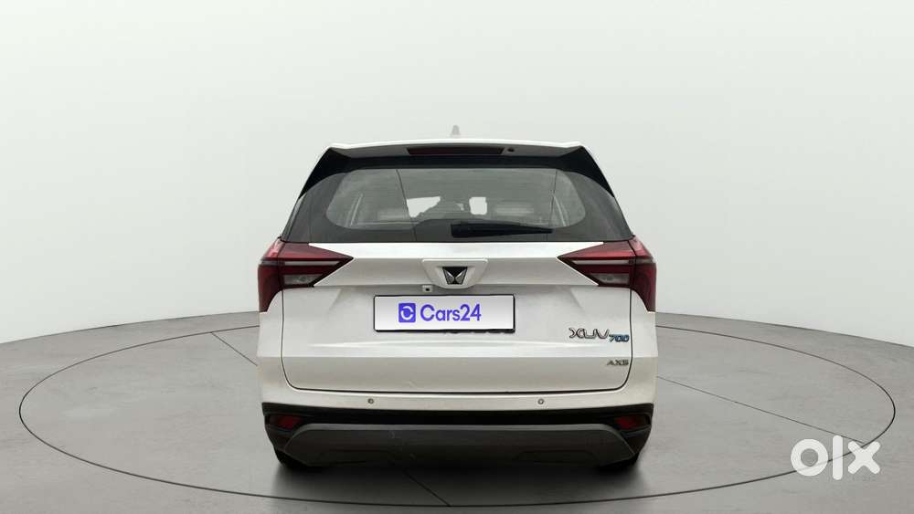 Mahindra Xuv700 2.0 Ax 5 Petrol Mt 7 Str, 2025, Petrol