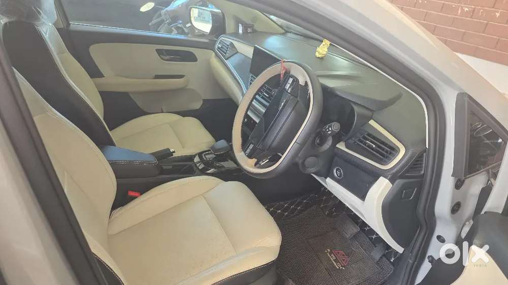 Tata Altroz 2025 Petrol 2700 Km Driven