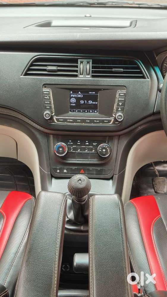 Mahindra Marazzo M4, 2019, Diesel