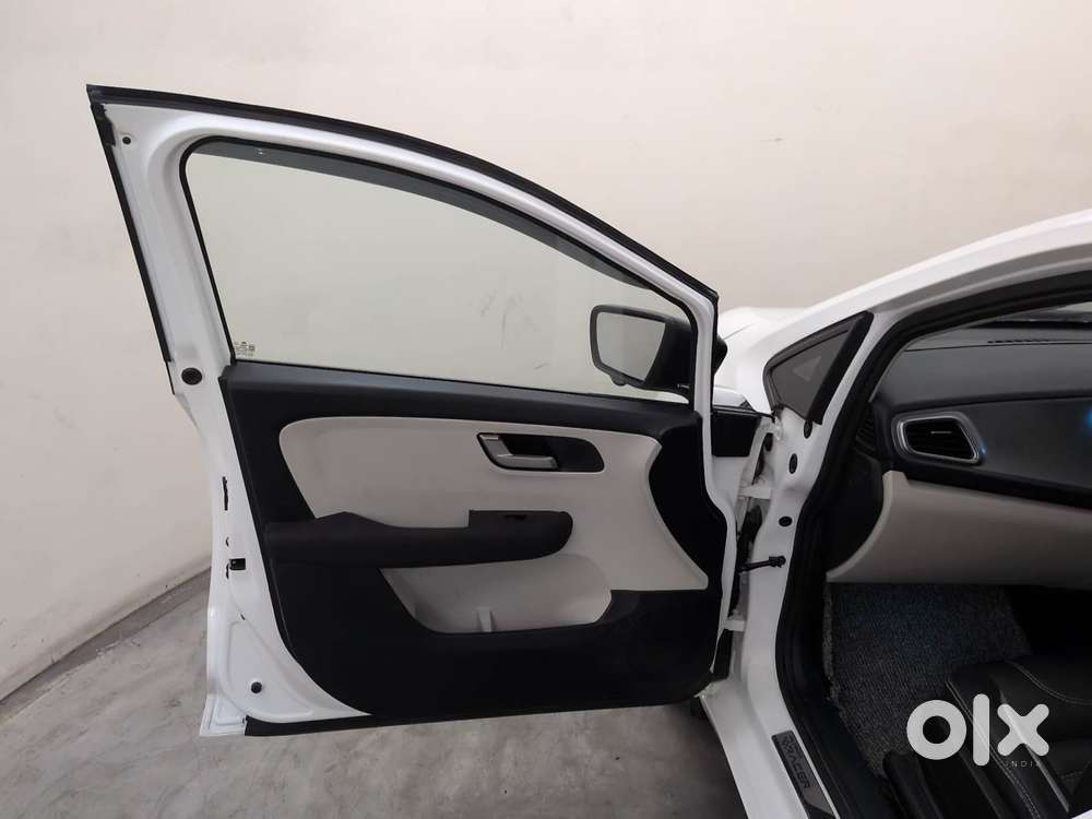 Tata Altroz Xza Petrol, 2025, Petrol