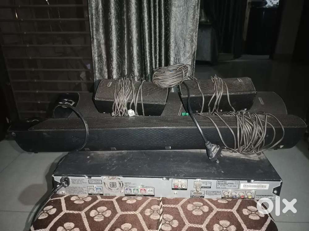 Sony home theatre and 4 speaker with woofer