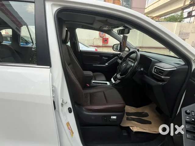 Toyota Innova Hycross 2.0 Zx Hybrid 7 Str, 2024, Petrol
