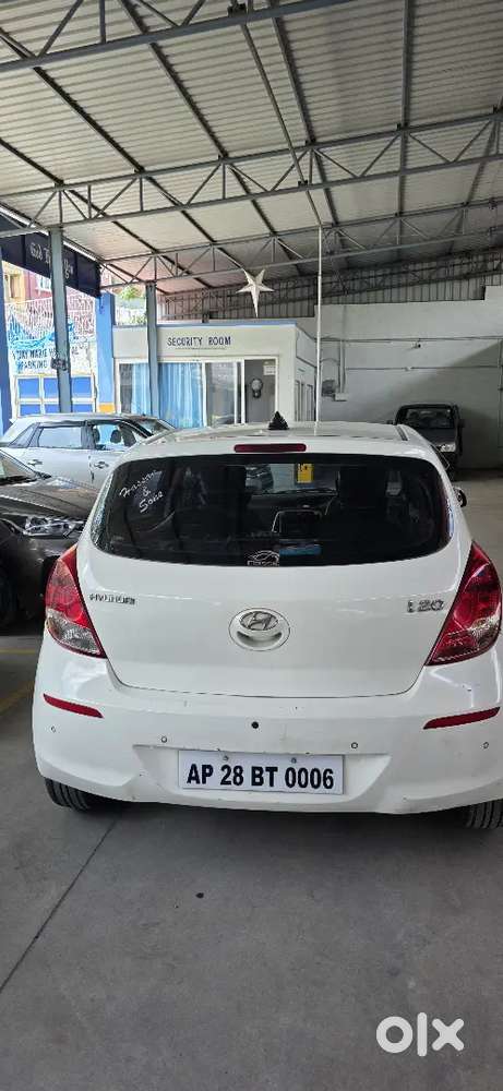Hyundai I20 2012 - Lcd Display And Back Camera
