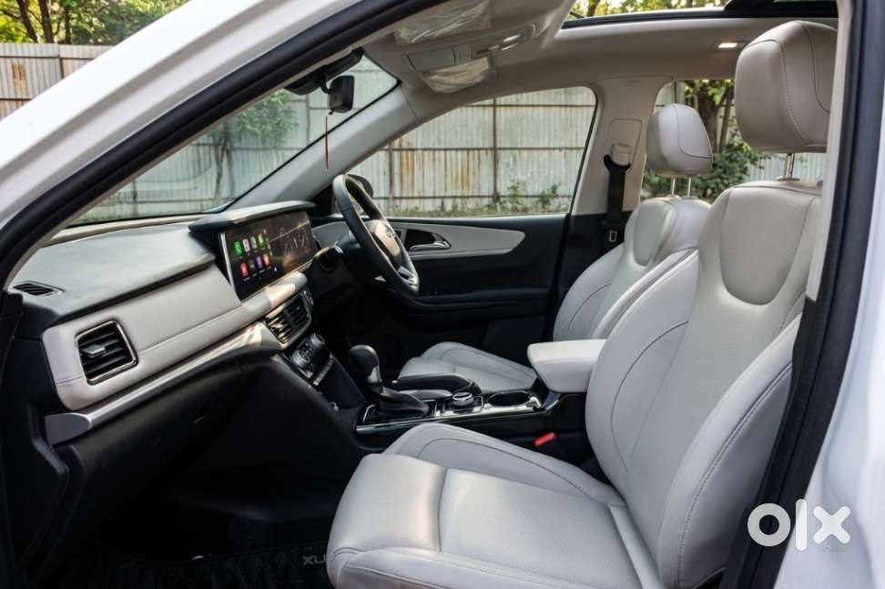 Mahindra Xuv700 2.2 Ax 7 Diesel At Str, 2024, Petrol
