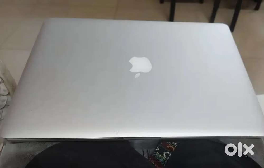 Size-14inch
Storage-1tb
Ram-24gb
16core 
Model- M5 pro
Colour- black