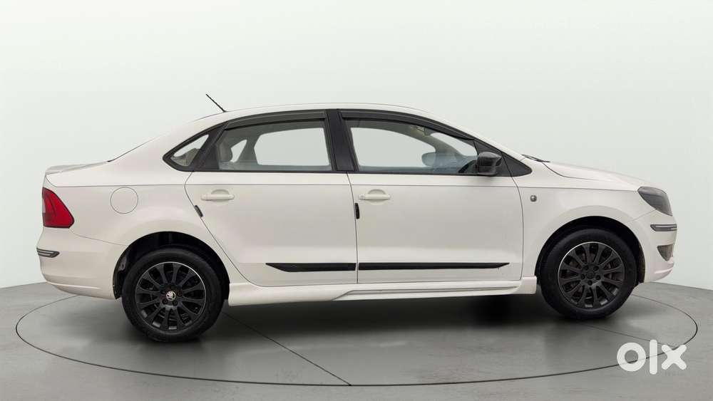 Skoda Rapid 1.6 Elegance Plus Mpi At, 2015, Petrol