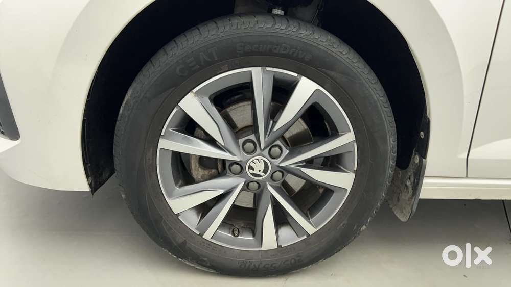 Skoda Slavia Style 1.0l Tsi At, 2022, Petrol