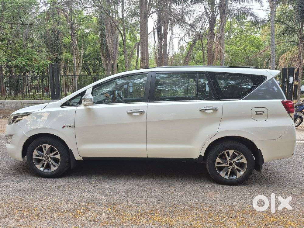 Toyota Innova Crysta 2.8 Gx At 7 Str, 2016, Diesel