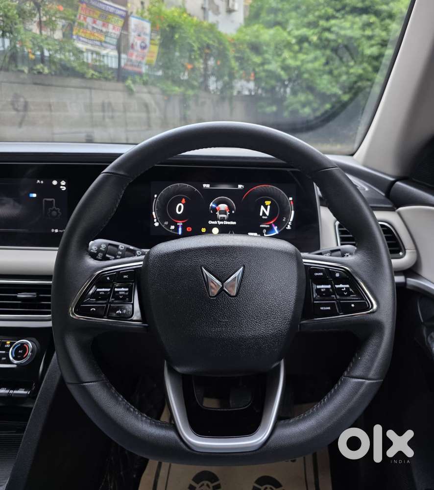 Mahindra Xuv700 2.2 Ax 7 Diesel At Str Awd, 2024, Diesel