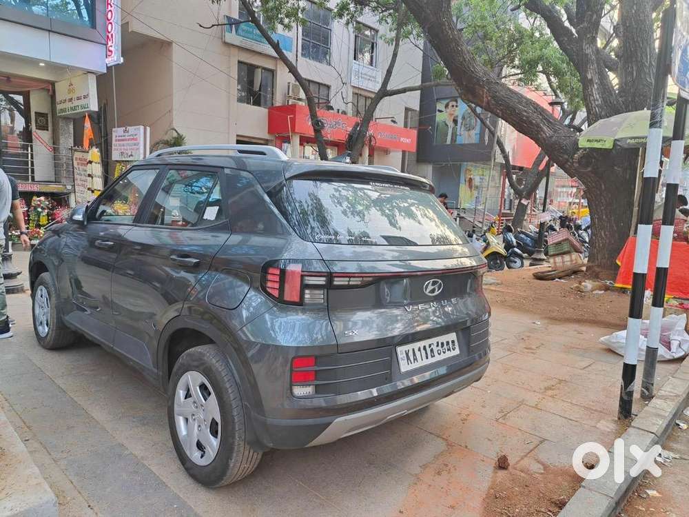 Hyundai Venue Petrol Well Maintained