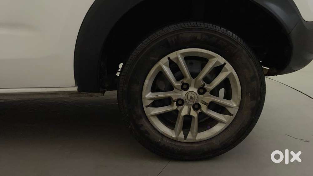 Renault Triber Rxt, 2022, Petrol