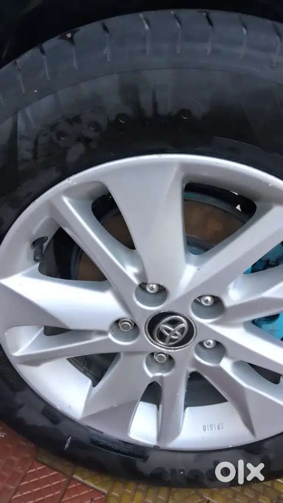 Toyota Innova 2012 Diesel 275000 Km Driven