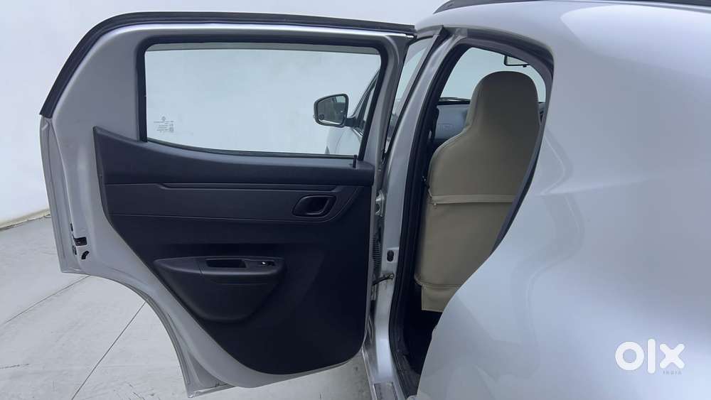 Renault Kwid 1.0 Rxt Amt, 2023, Petrol