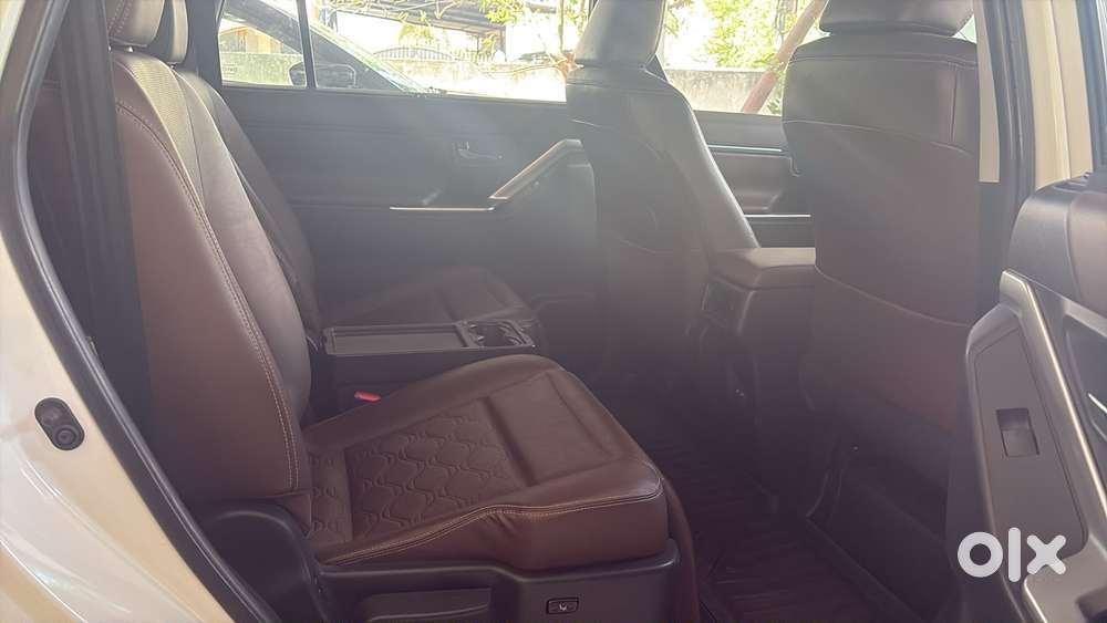 Toyota Innova Hycross 2.0 Zx Hybrid 7 Str, 2023, Petrol