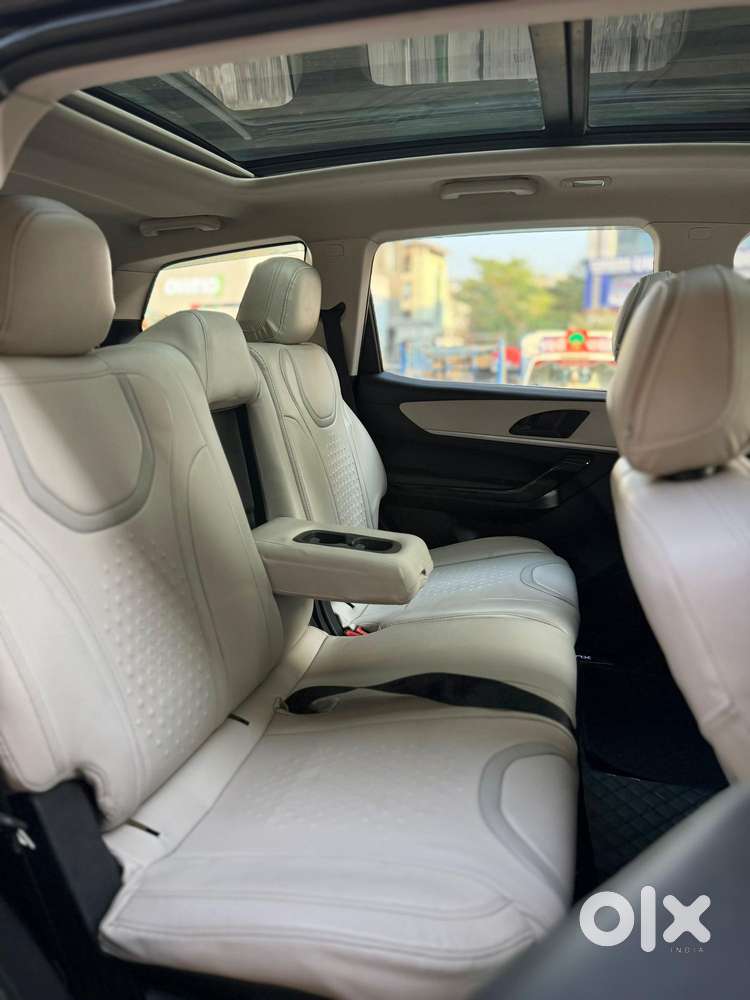 Mahindra Xuv700 2.2 Ax 5 Diesel At 7 Str, 2022, Diesel