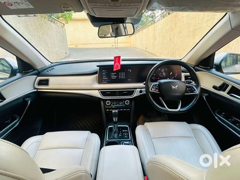 2022 Mahindra Xuv 700 Ax7l Top Variant