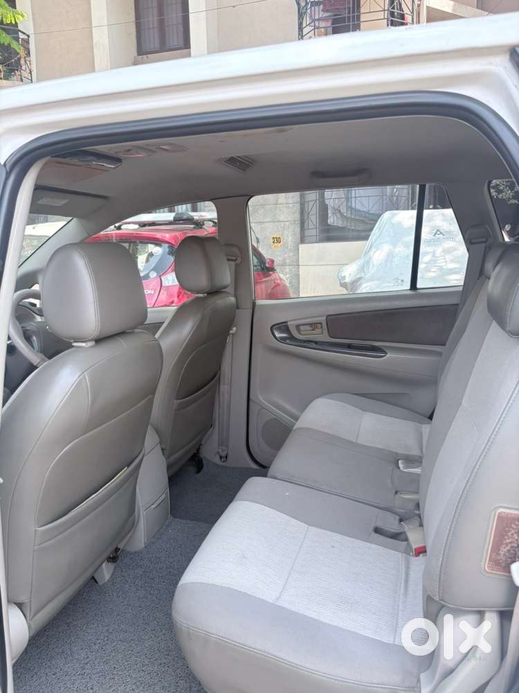 Toyota Innova 2012 Diesel Well Maintained