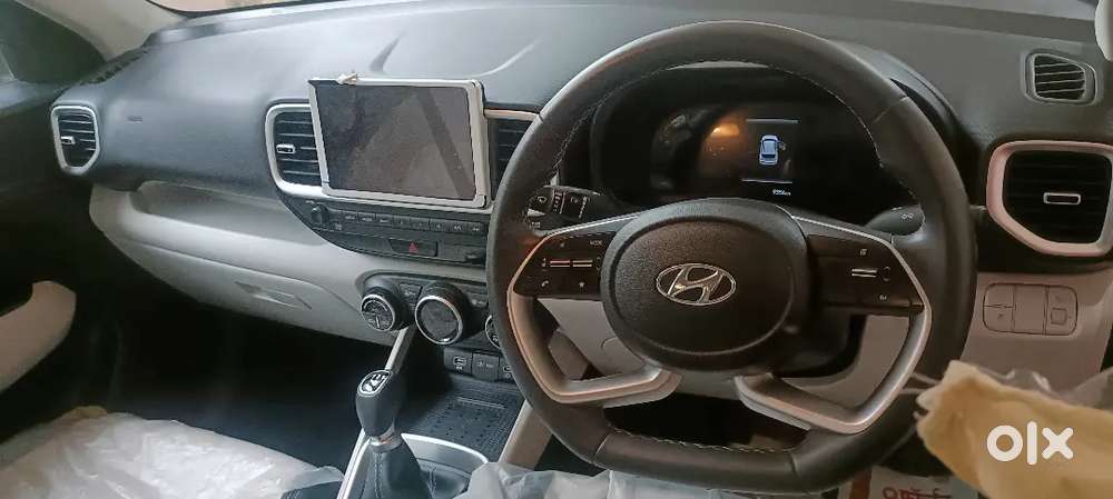 Hyundai Venue 1.2 Petrol 2022 9400 Kms 1st Owner